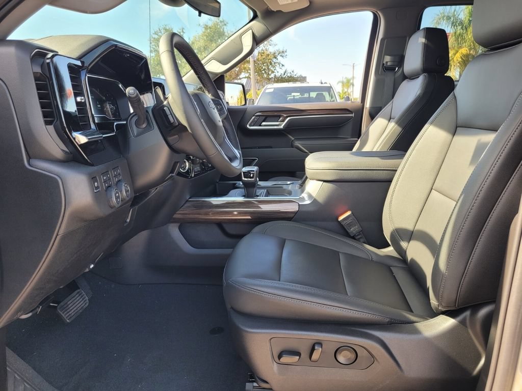 New 2025 Chevrolet Silverado 1500 RST w/ Redline Edition AWD/4WD image 17