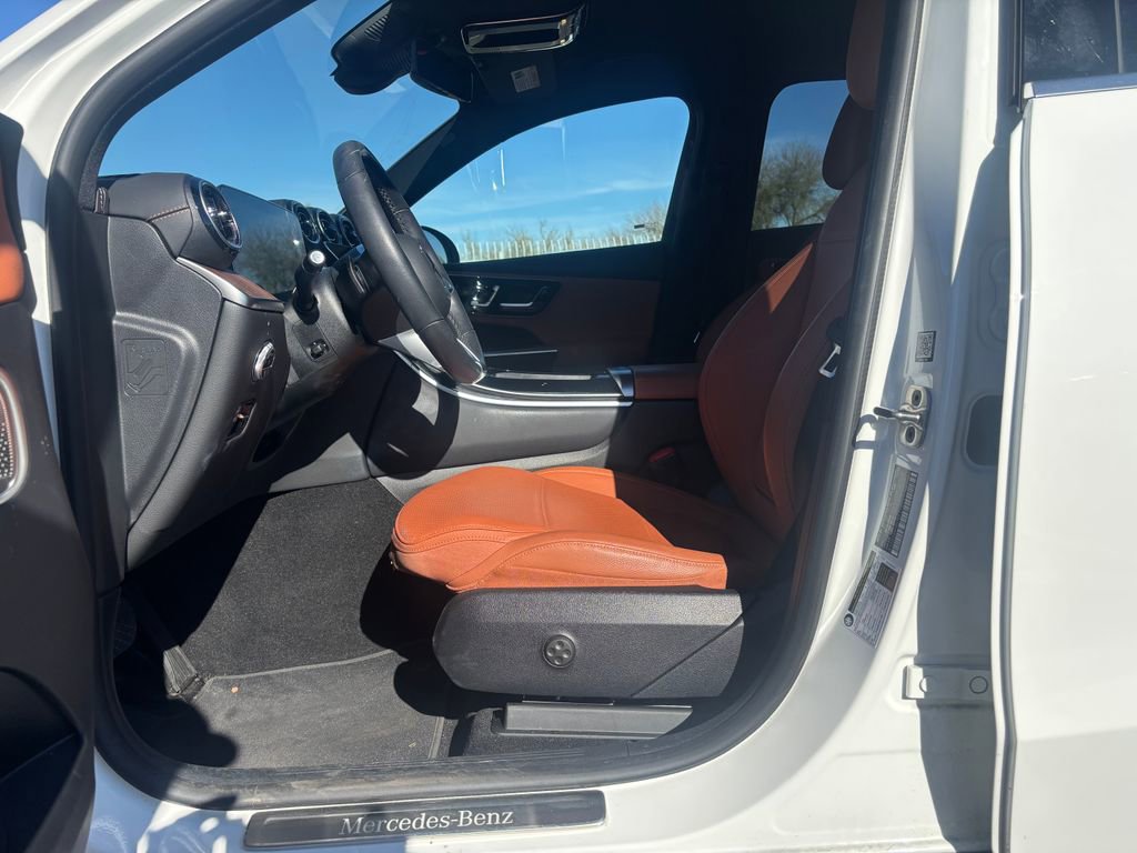 Used 2024 Mercedes-Benz GLC 300 4MATIC image 3