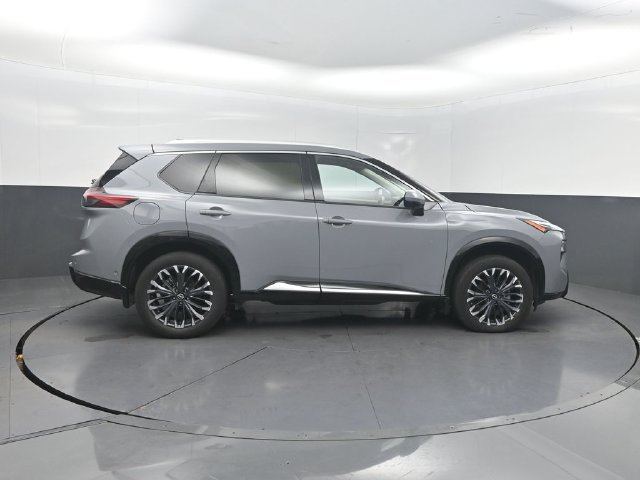 Used 2024 Nissan Rogue Platinum FWD image 27