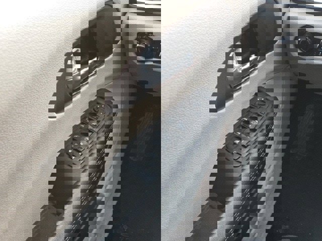 Used 2024 Chrysler Voyager LX image 27