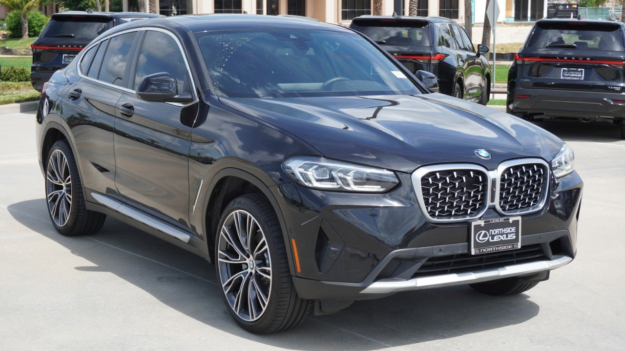 Used 2025 BMW X4 xDrive30i w/ Premium Package AWD/4WD image 3
