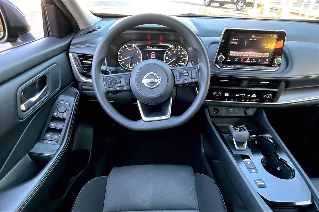 Used 2024 Nissan Rogue SV image 9