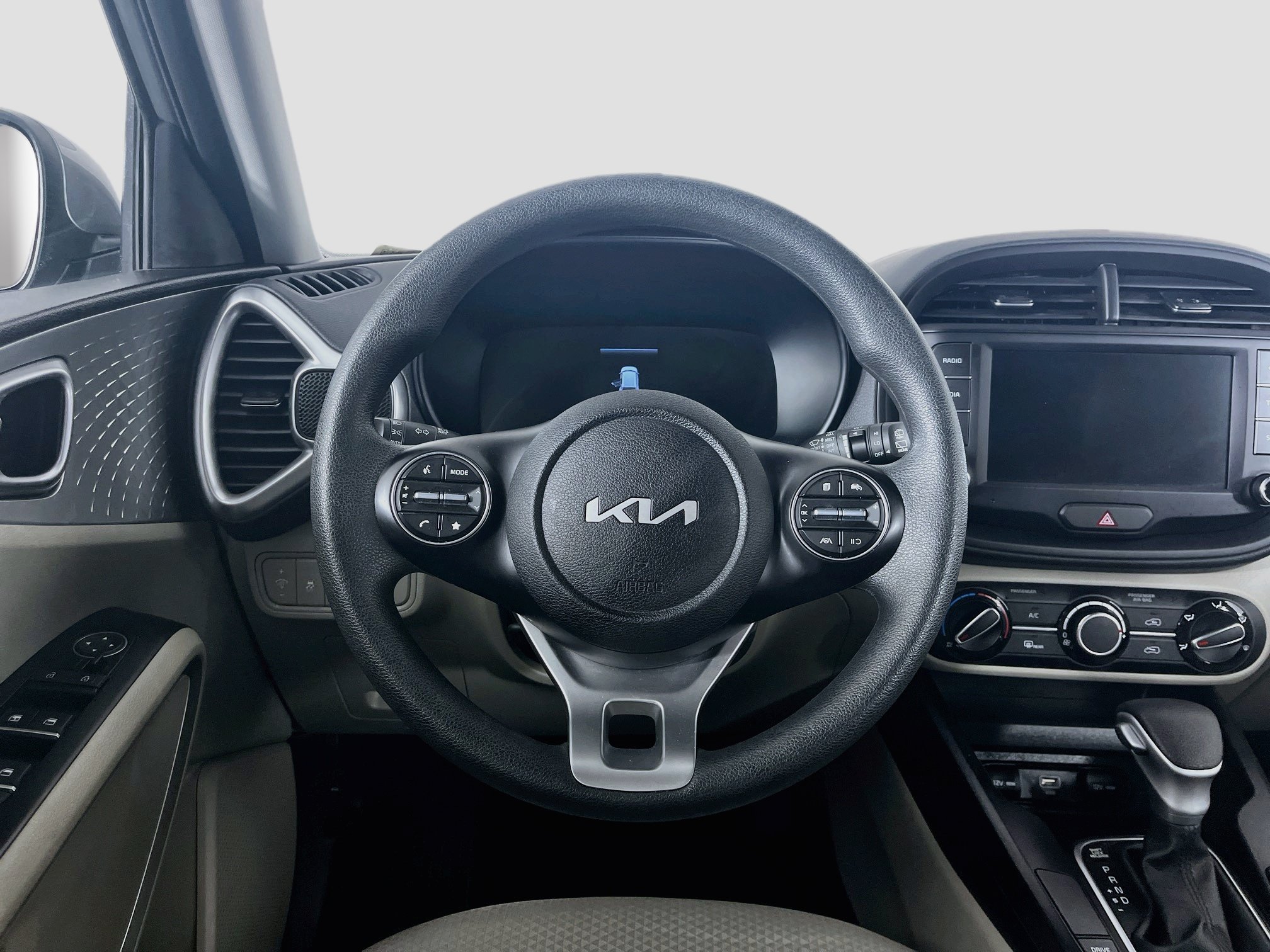 Used 2025 Kia Soul LX w/ LX Technology Package FWD image 18