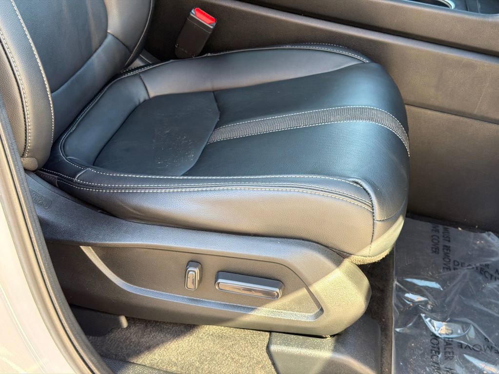 Used 2023 Honda Pilot Touring image 12