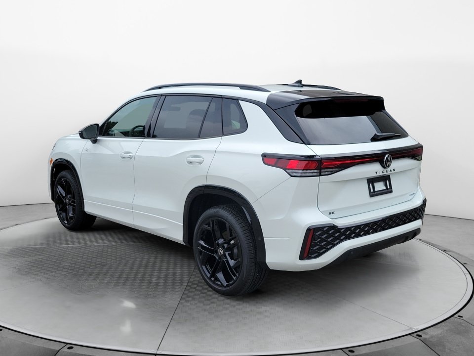 New 2026 Volkswagen Tiguan SE R-Line AWD/4WD image 4