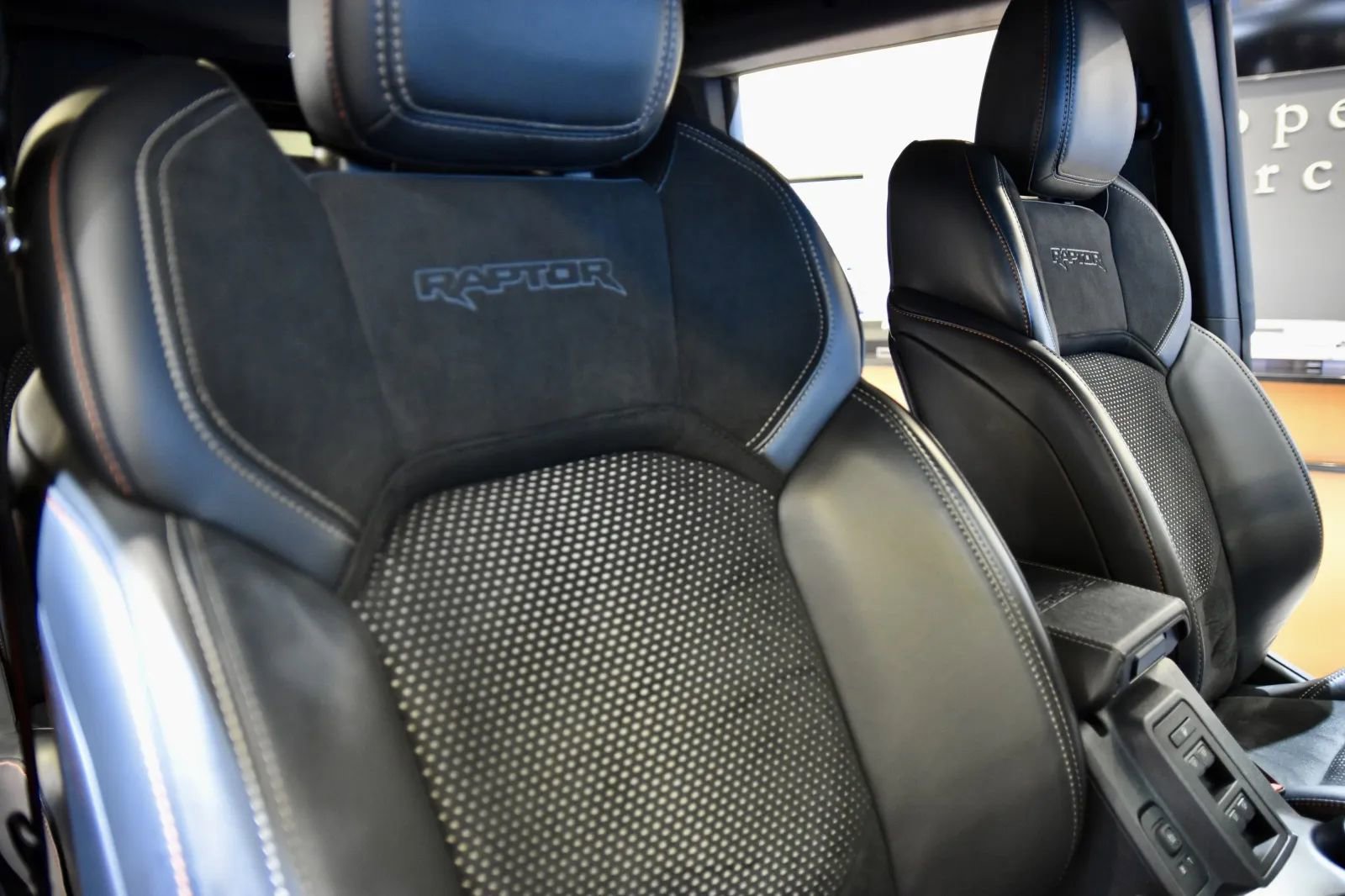 Used 2024 Ford Bronco Raptor w/ Interior Carbon Fiber Pack 6 image 31