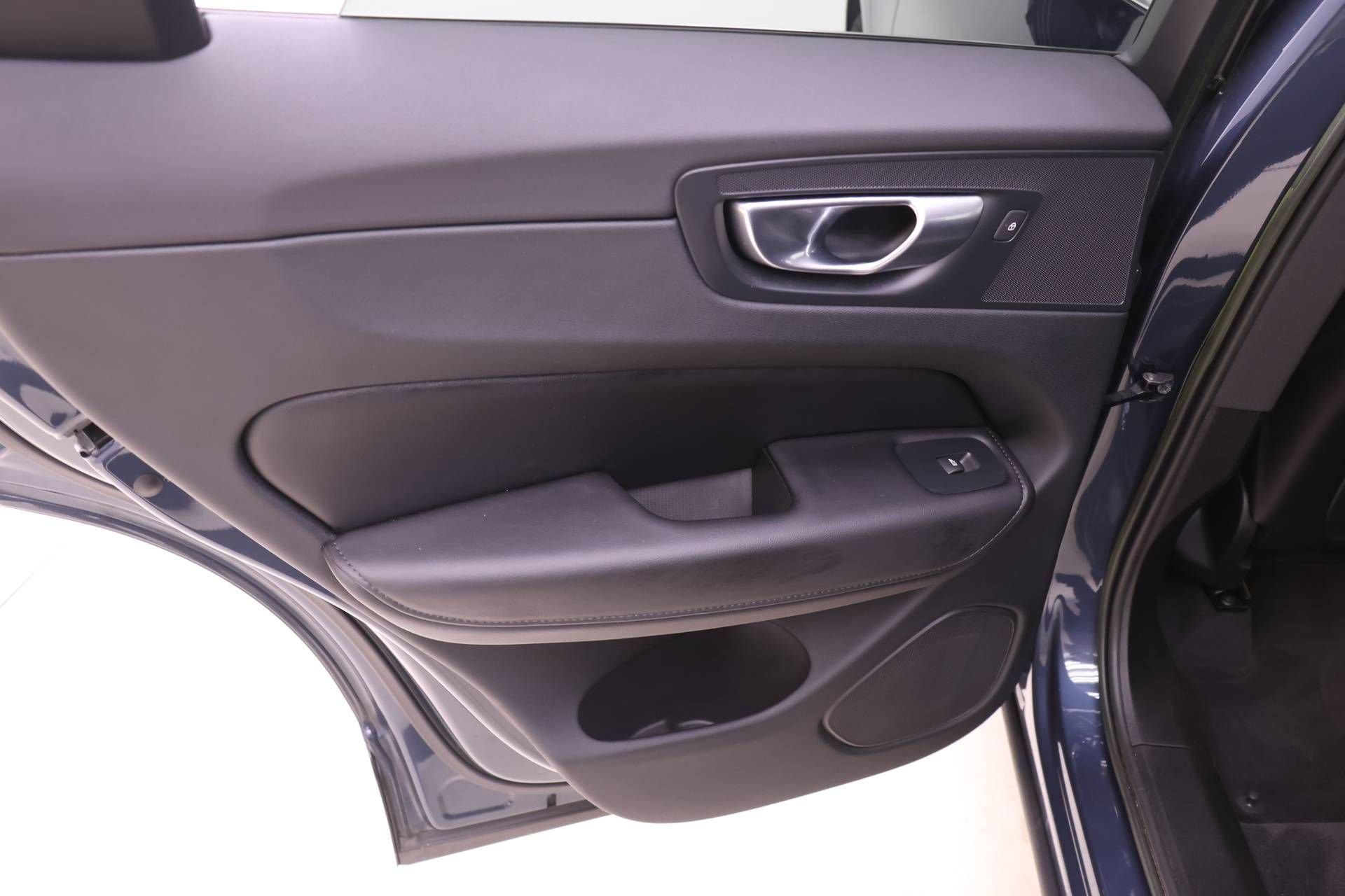 Certified 2023 Volvo XC60 B5 Plus image 17