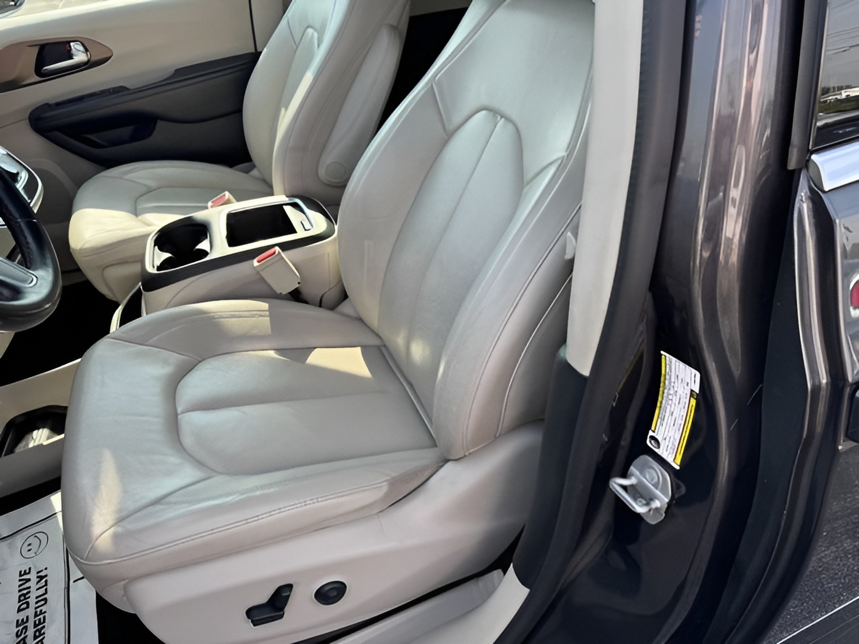 Used 2018 Chrysler Pacifica Touring-L Plus FWD image 22
