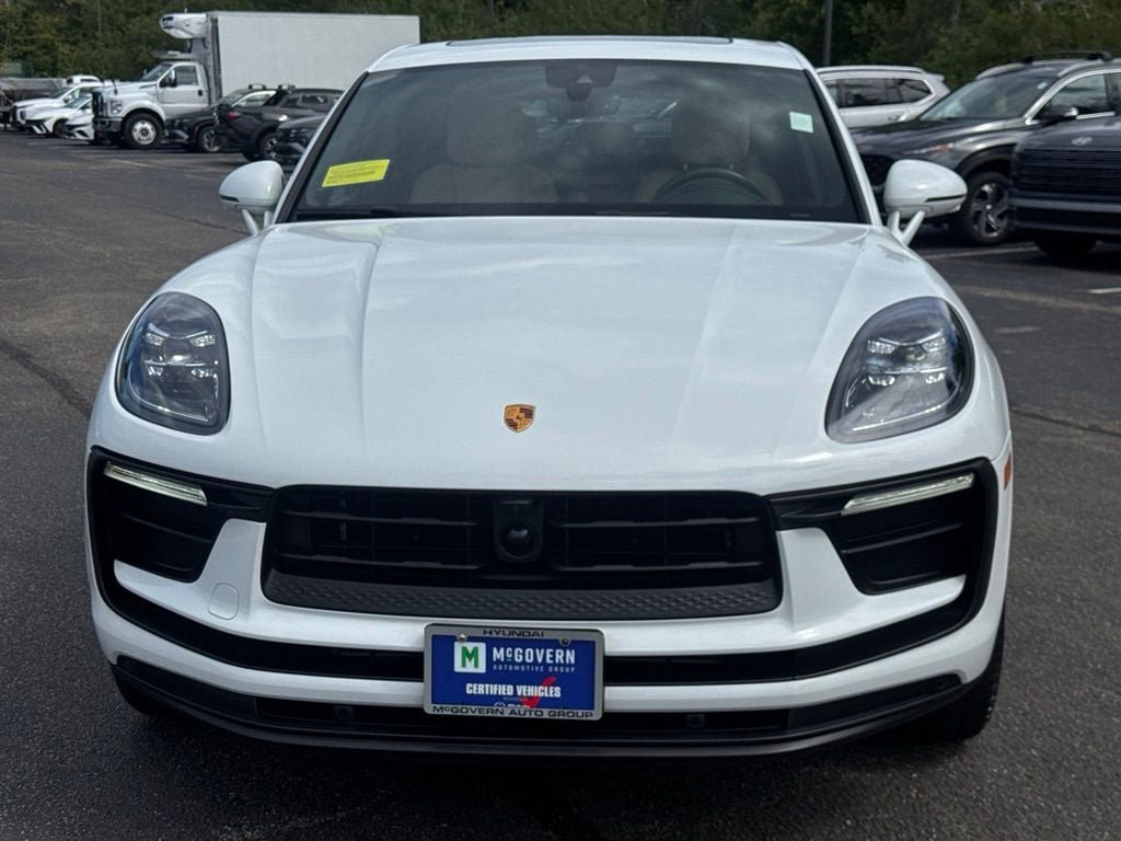 Used 2023 Porsche Macan AWD/4WD image 2