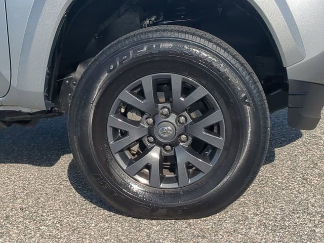 Certified 2023 Toyota Tacoma SR5 AWD/4WD image 11
