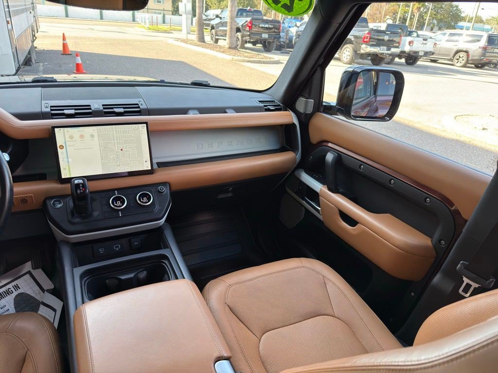 Used 2023 Land Rover Defender 130 SE AWD/4WD image 39