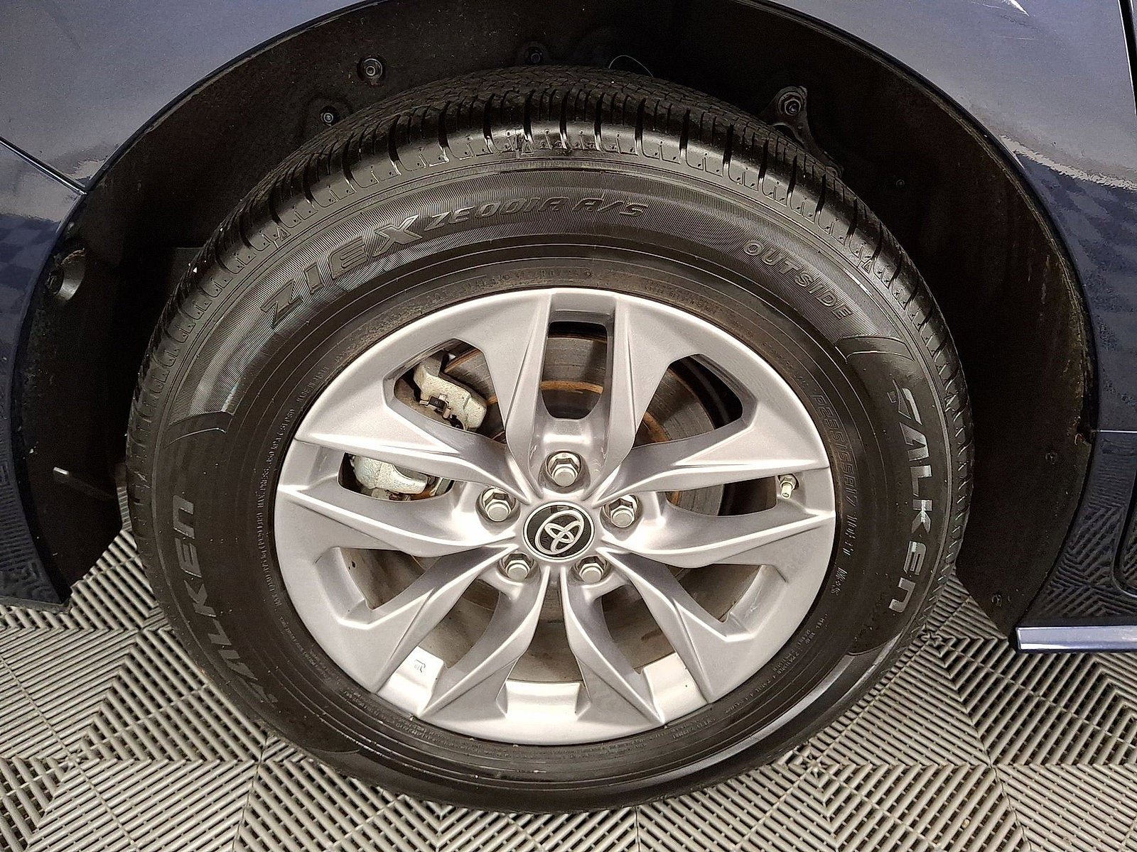 Used 2025 Toyota Sienna XLE AWD/4WD image 27