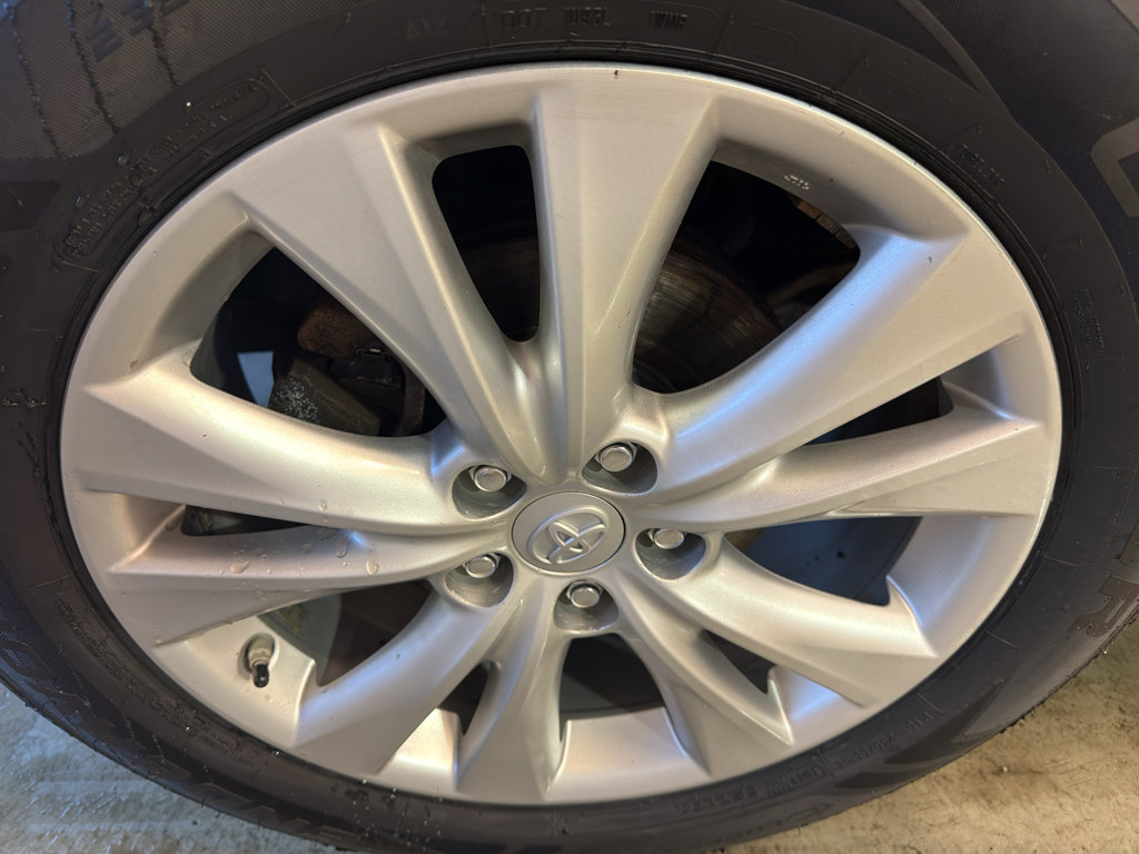 Used 2015 Toyota RAV4 Limited image 33