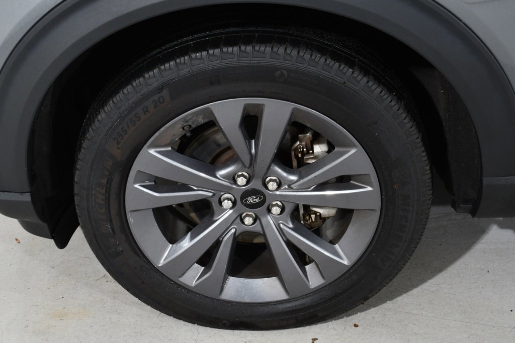 Used 2023 Ford Explorer XLT w/ Equipment Group 202A image 25