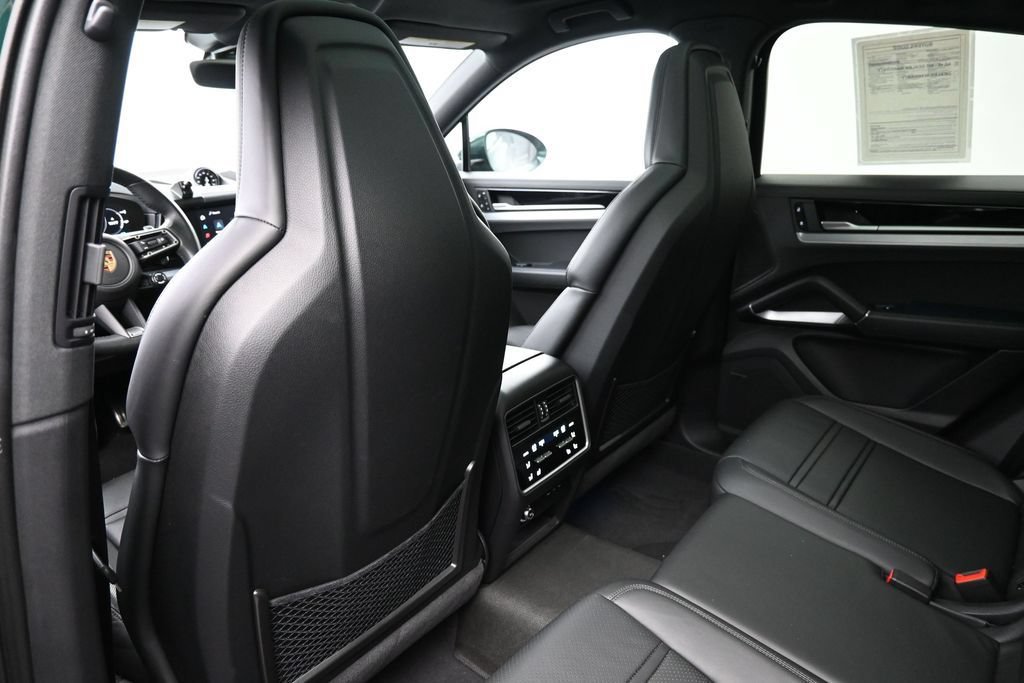 Certified 2025 Porsche Cayenne S AWD/4WD image 8