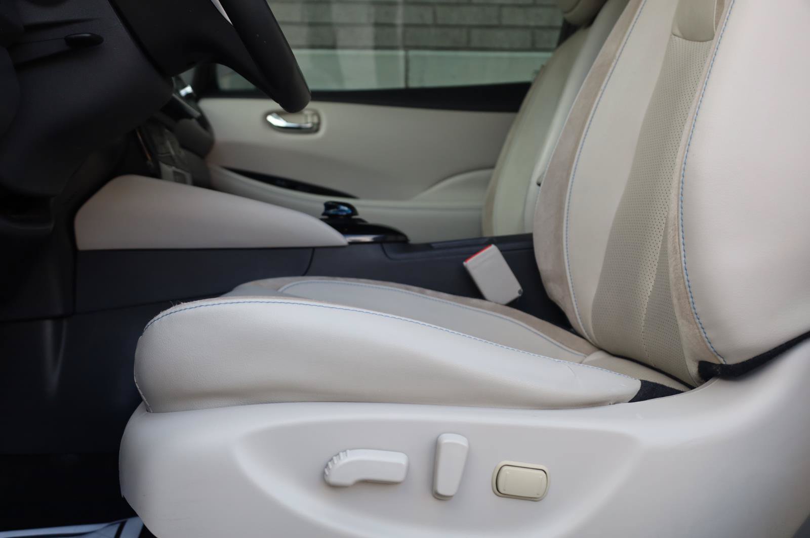 Used 2018 Nissan Leaf SL w/ SL Technology Package FWD image 15