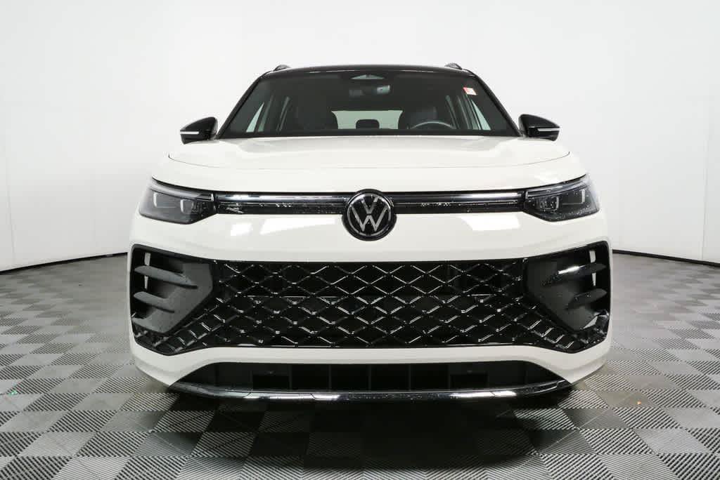 Certified 2025 Volkswagen Tiguan SE R-Line FWD image 34