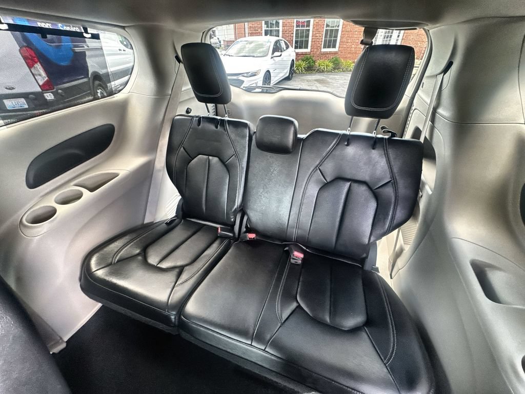 Used 2022 Chrysler Pacifica Touring-L FWD image 18