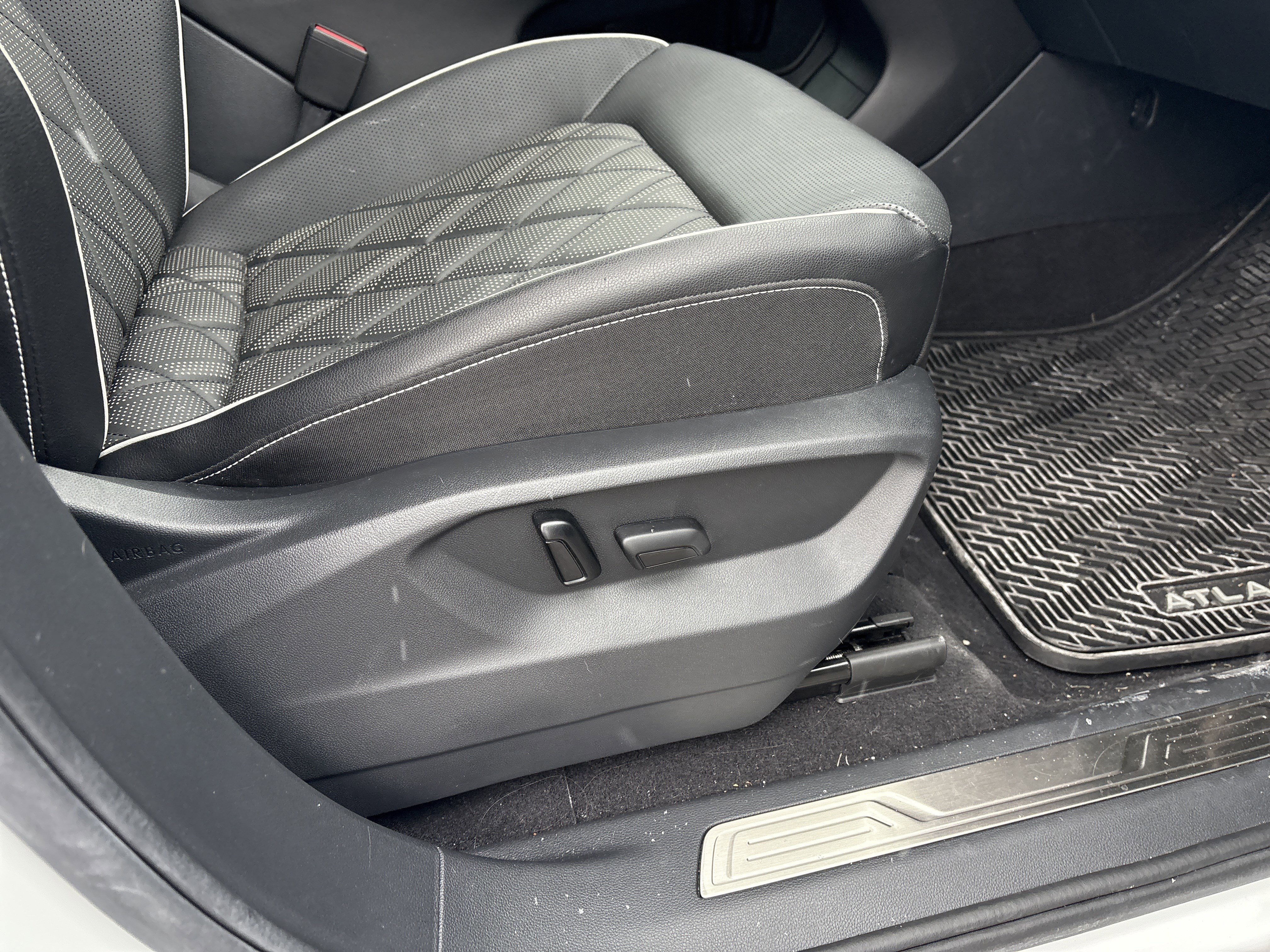 Certified 2024 Volkswagen Atlas SEL Premium R-Line image 21