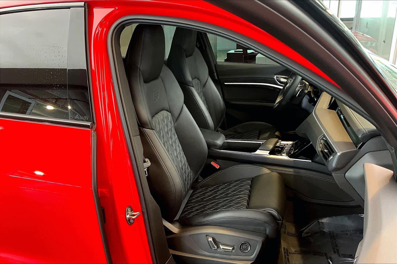 Used 2024 Audi SQ8 e-tron Prestige w/ Prestige Package AWD/4WD image 8