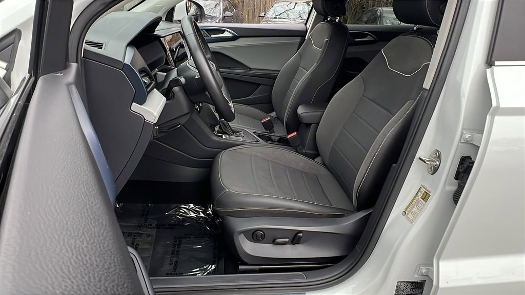 Used 2024 Volkswagen Taos SE image 17