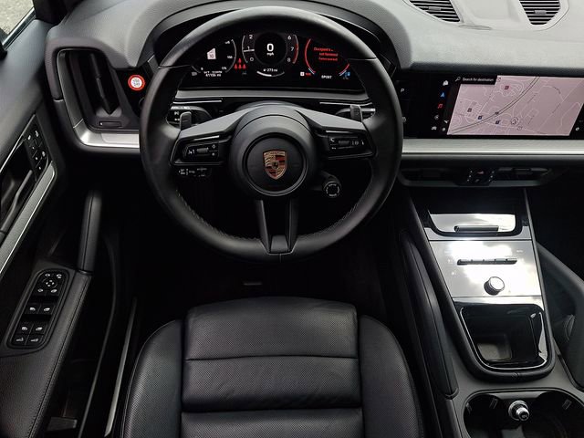 Used 2024 Porsche Cayenne AWD/4WD image 12