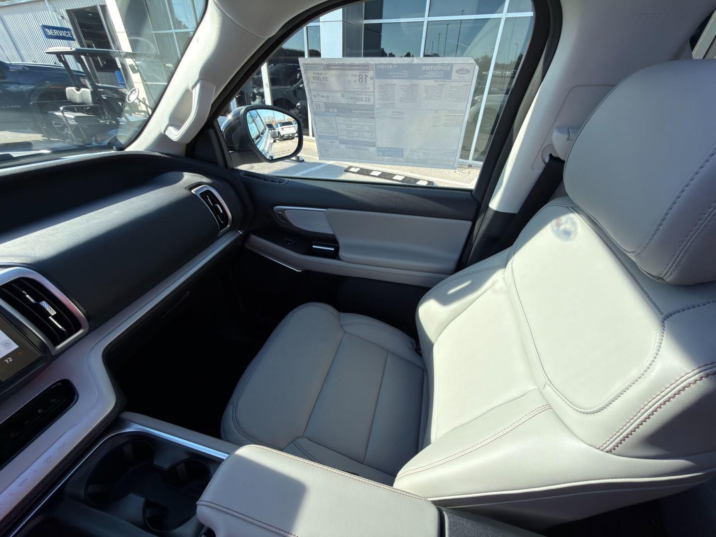 New 2025 Ford Expedition Active image 32