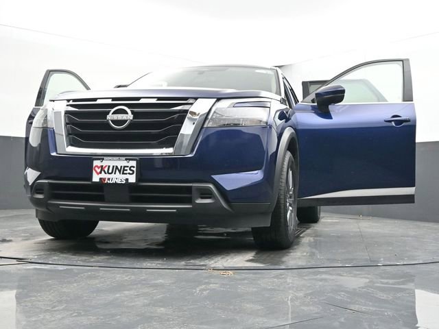 Used 2025 Nissan Pathfinder SV image 68