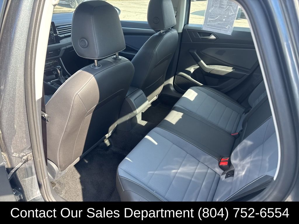 Used 2025 Volkswagen Jetta SE FWD image 12