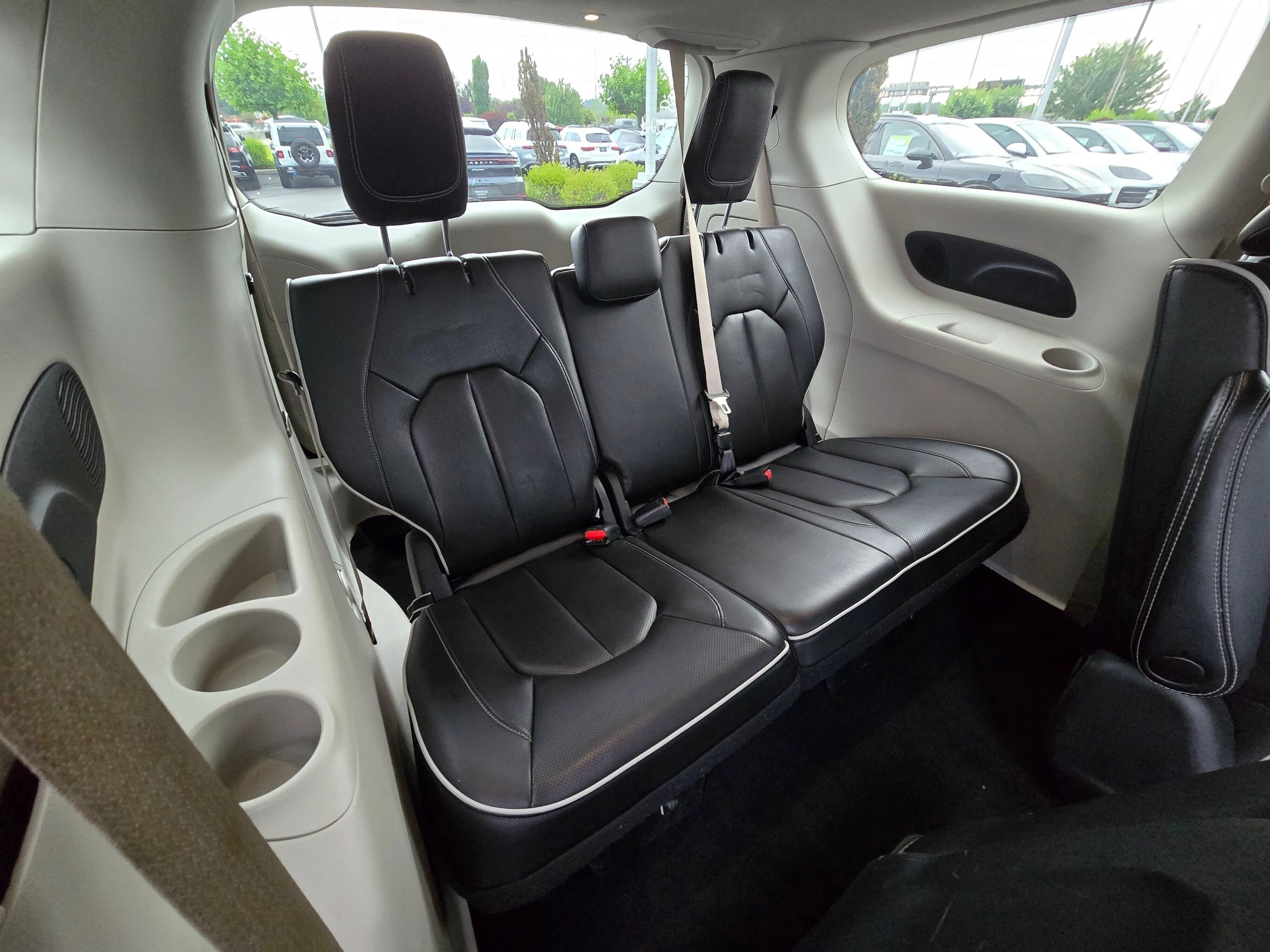 Used 2022 Chrysler Pacifica Limited FWD image 20