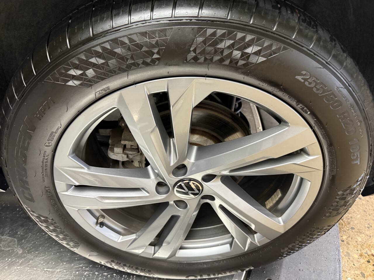 Used 2024 Volkswagen Atlas Cross Sport SEL R-Line AWD/4WD image 29