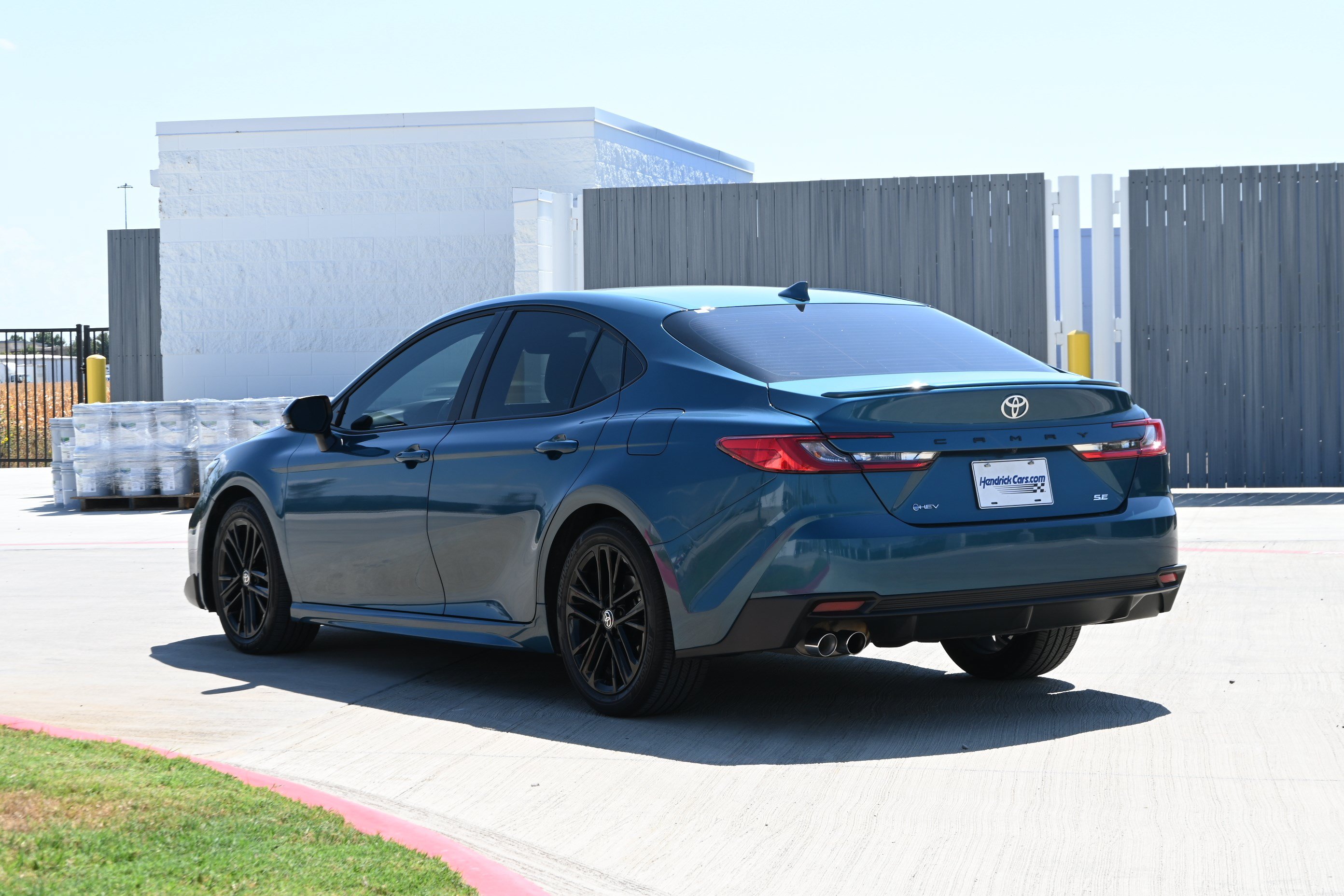 Used 2025 Toyota Camry SE w/ Convenience Package FWD image 7