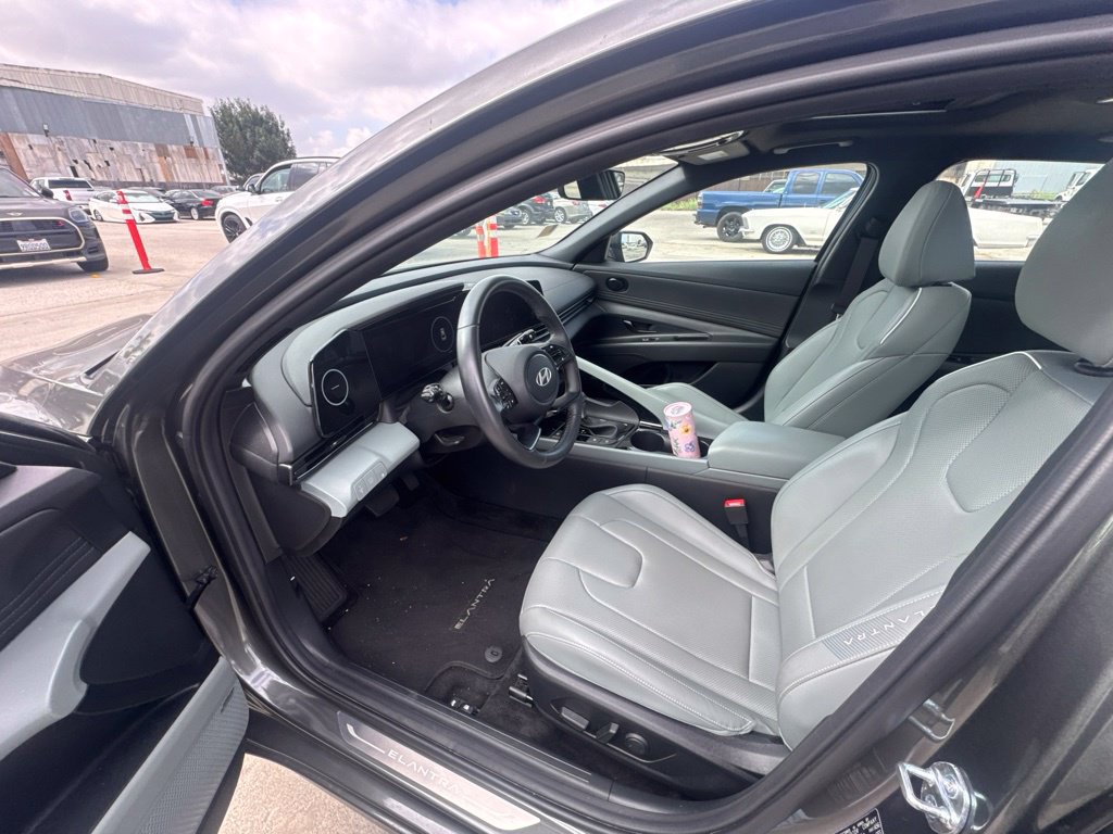 Used 2025 Hyundai Elantra Limited FWD image 14