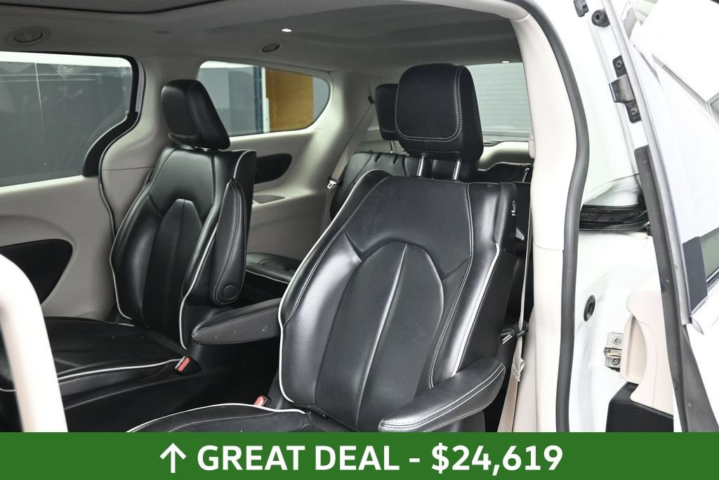Used 2023 Chrysler Pacifica Limited FWD image 23