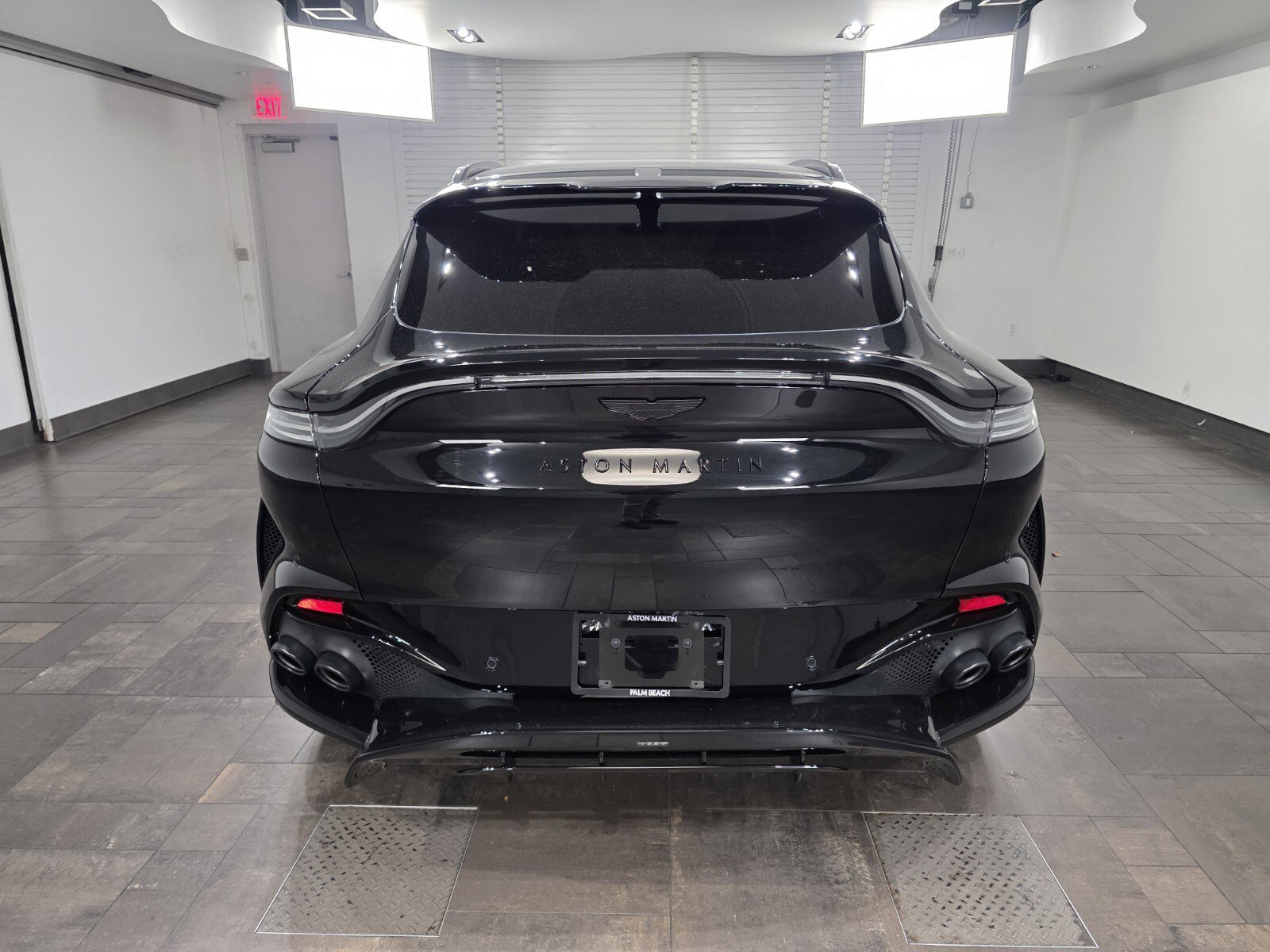 Used 2025 Aston Martin DBX 707 image 26