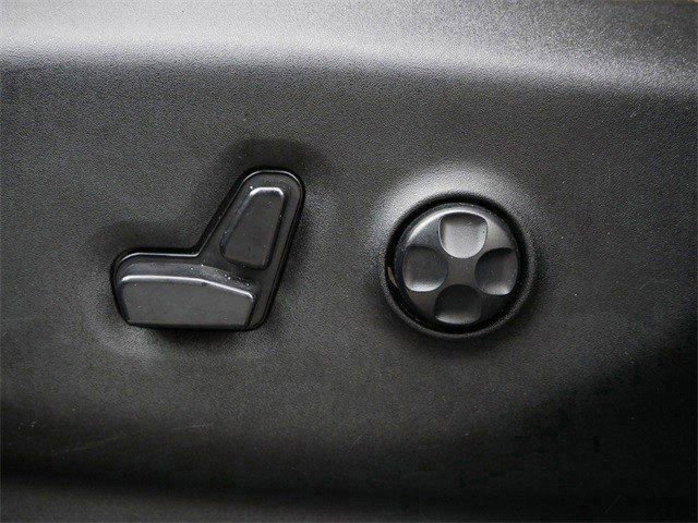 Used 2017 Chrysler Pacifica Limited image 17