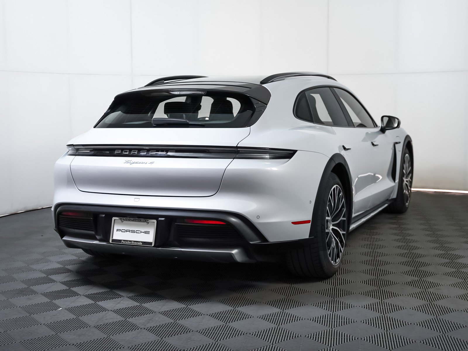 Certified 2025 Porsche Taycan 4 Cross Turismo image 10
