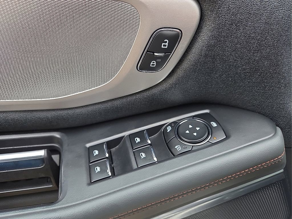 Used 2025 Ford Expedition Active image 23