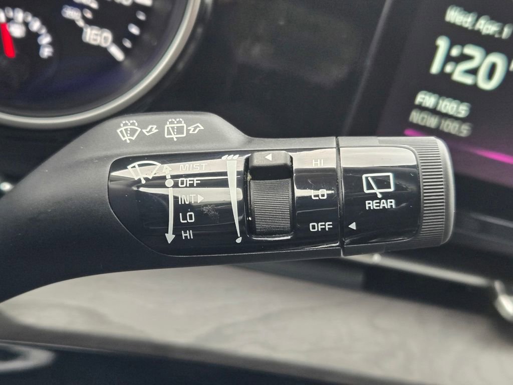 Used 2023 Kia Carnival EX image 23
