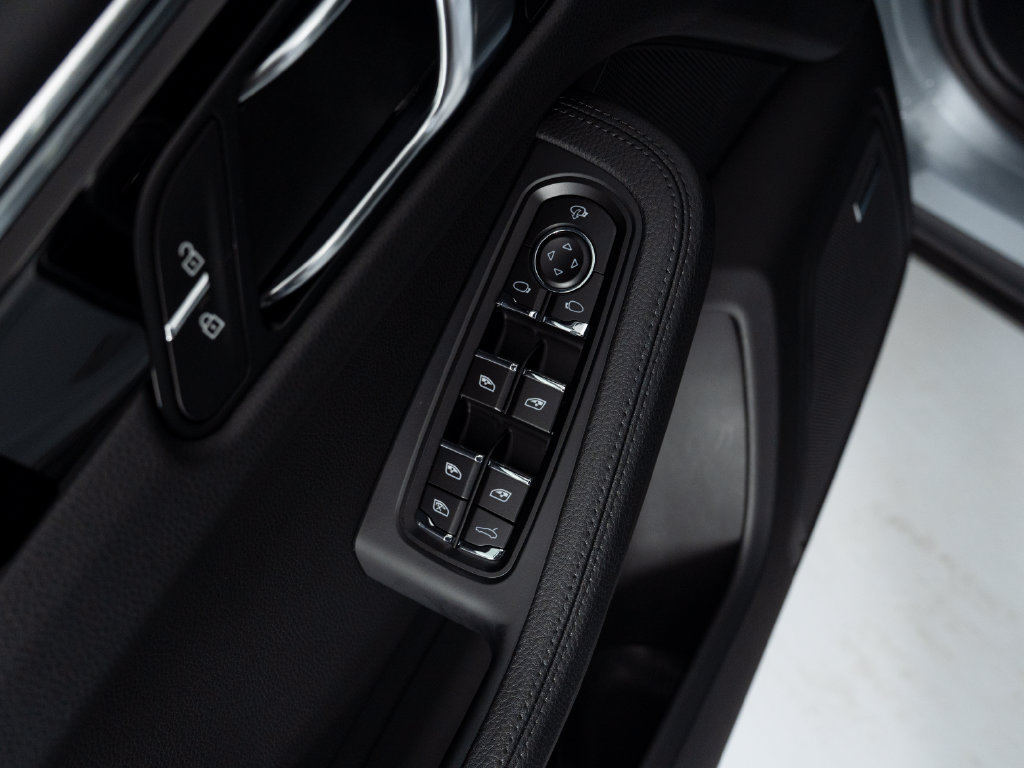 Certified 2026 Porsche Macan AWD/4WD image 23