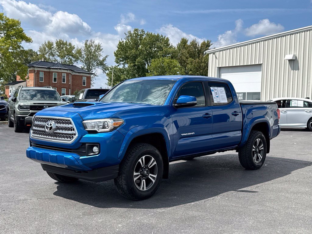 Used 2016 Toyota Tacoma TRD Sport w/ Towing Package AWD/4WD image 3