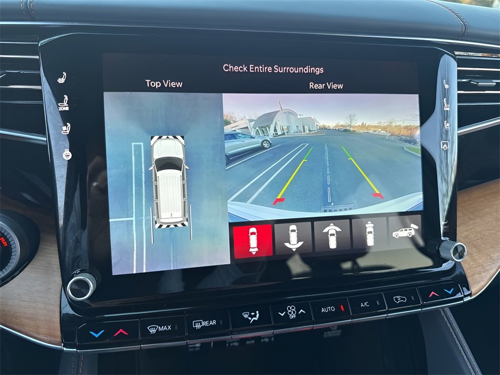 Used 2024 Jeep Grand Wagoneer Series III w/ HD Trailer Tow Package image 33