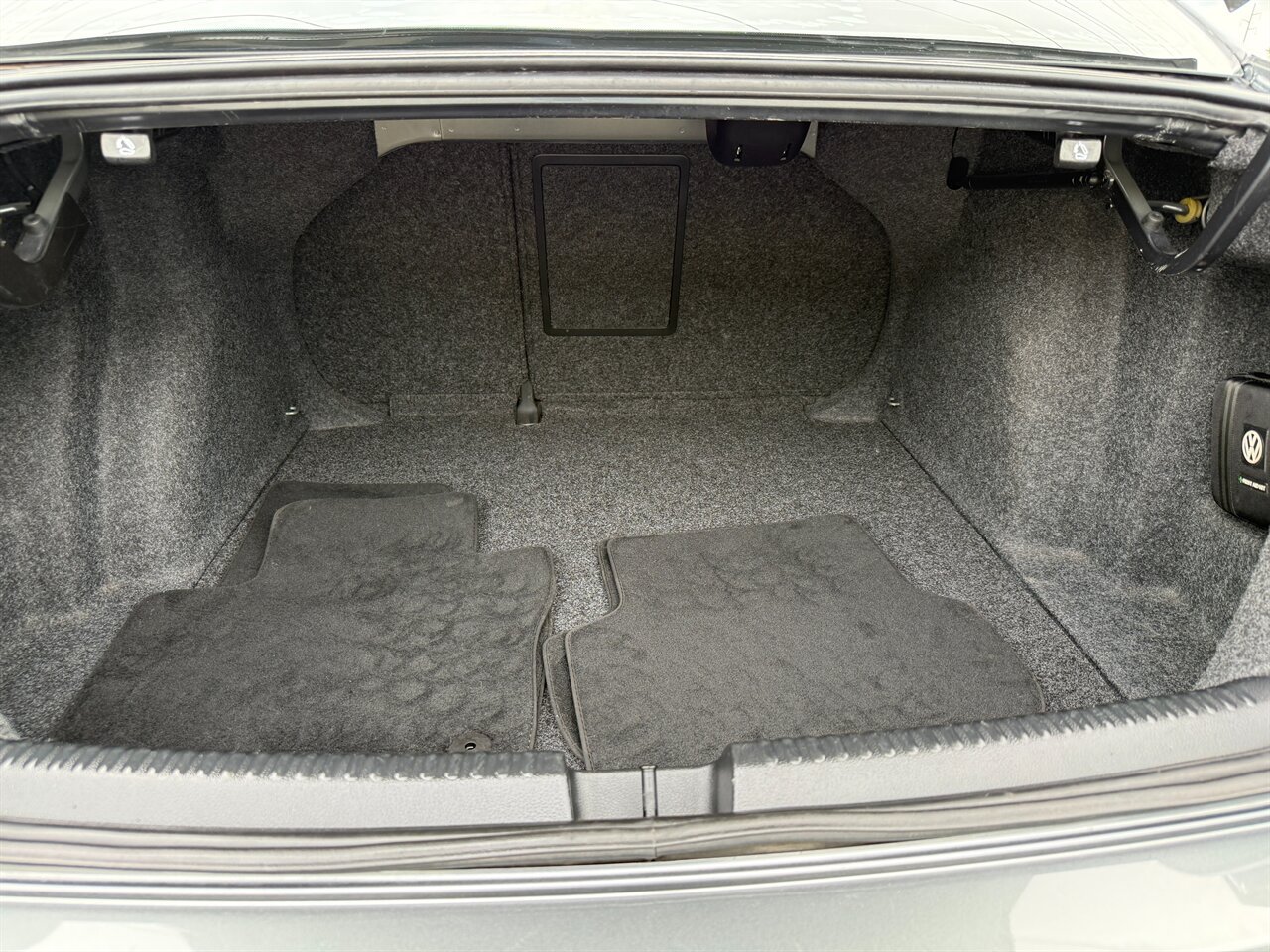 Used 2012 Volkswagen Jetta SE FWD image 32