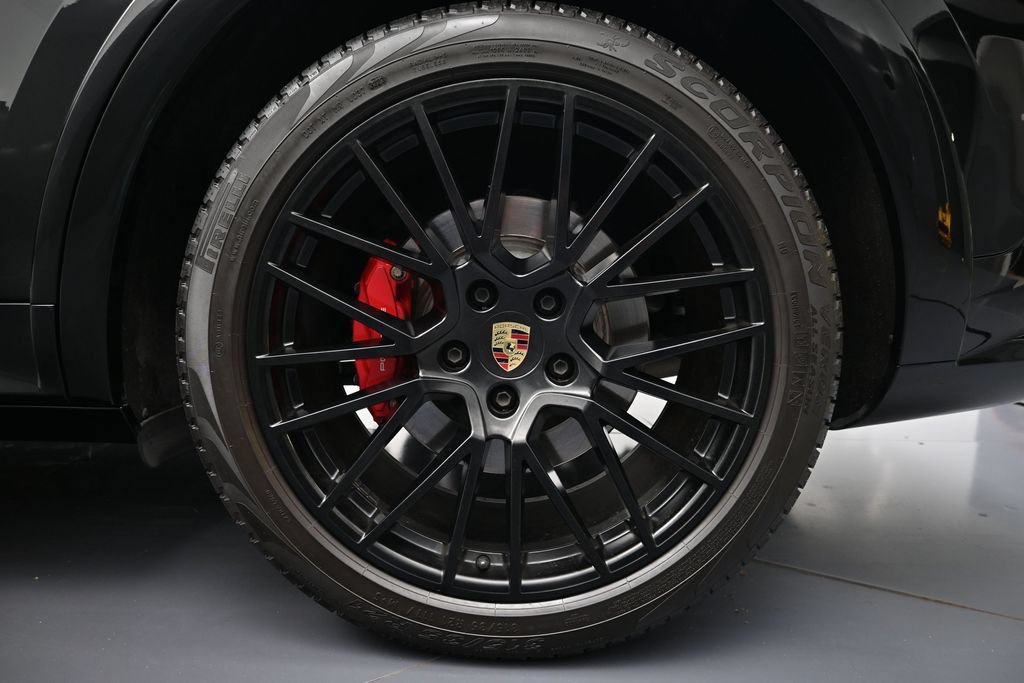 Certified 2023 Porsche Cayenne GTS w/ Assistance Package AWD/4WD image 43