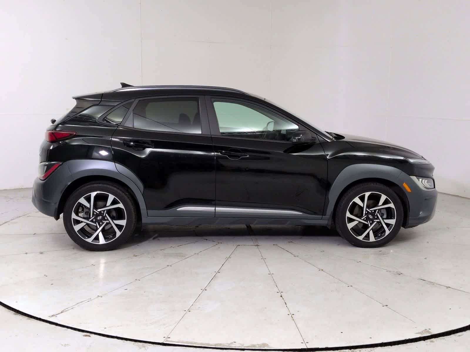 Used 2022 Hyundai Kona Limited w/ Cargo Package image 7