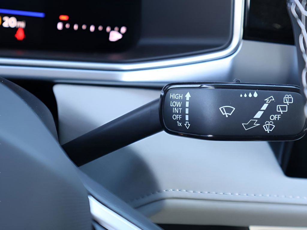 Used 2025 Volkswagen Taos SE image 35