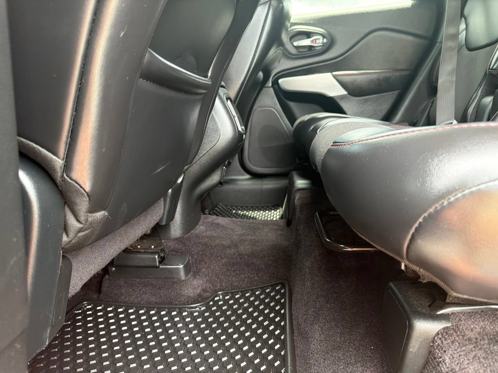 Used 2017 Jeep Cherokee Trailhawk w/ Comfort/Convenience Group AWD/4WD image 17