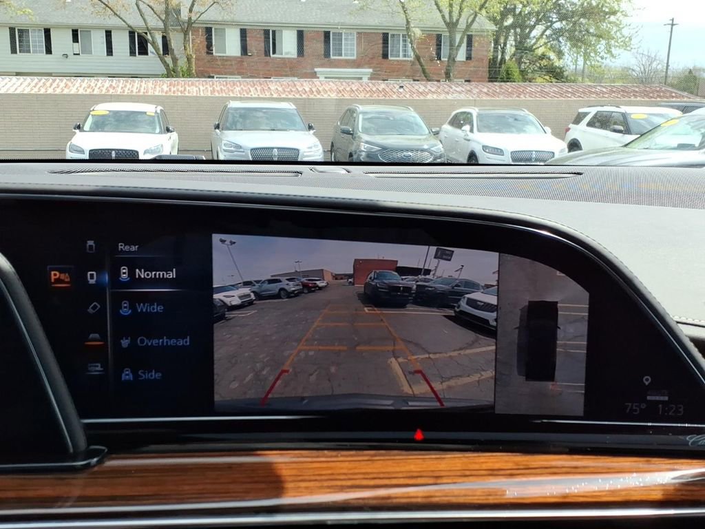 Used 2021 Cadillac Escalade Premium Luxury w/ LPO, Illumination Package AWD/4WD image 21