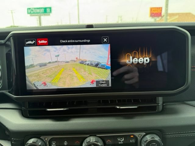 Used 2024 Jeep Gladiator Rubicon AWD/4WD image 26