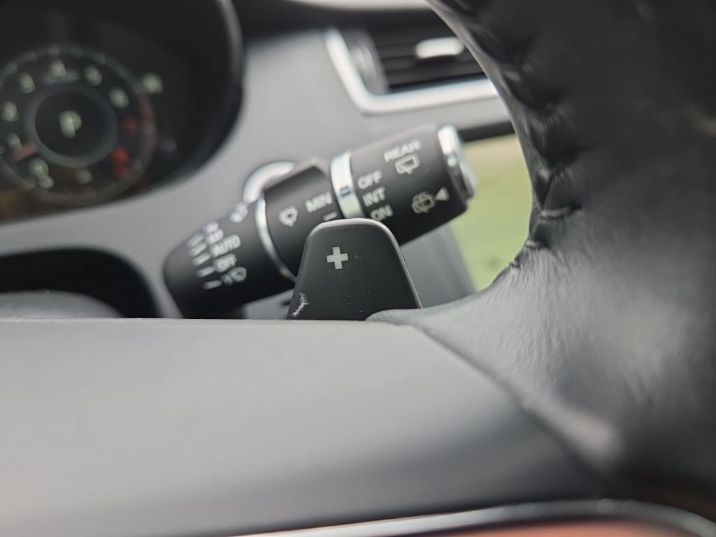 Used 2019 Jaguar E-PACE R-Dynamic SE image 38